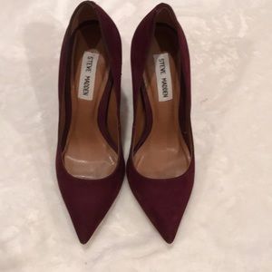 NEVER WORN BURGUNDY STEVE MADDEN BLOCK HEELS